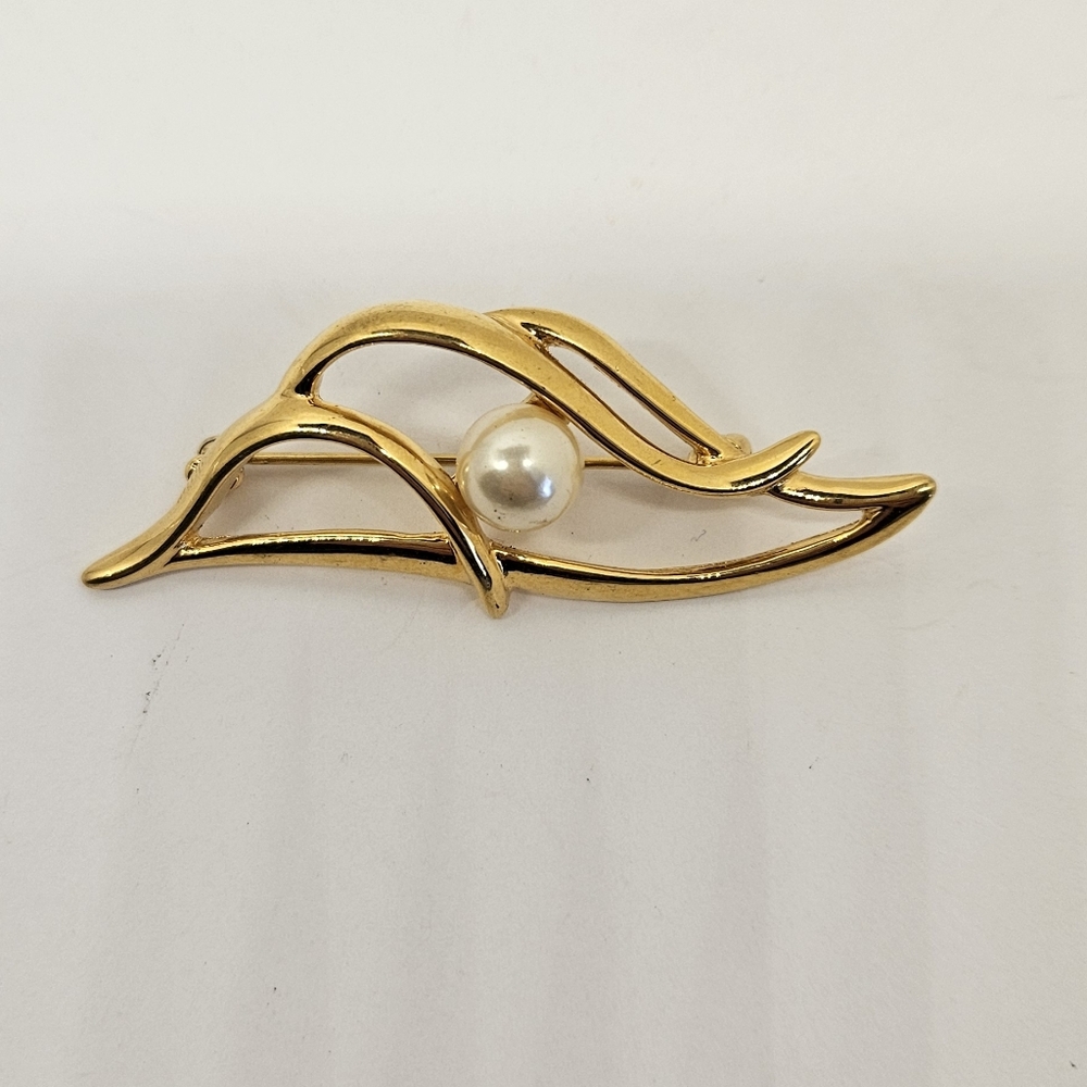 Napier Faux Pearl Swirl Brooch Pin Gold Tone